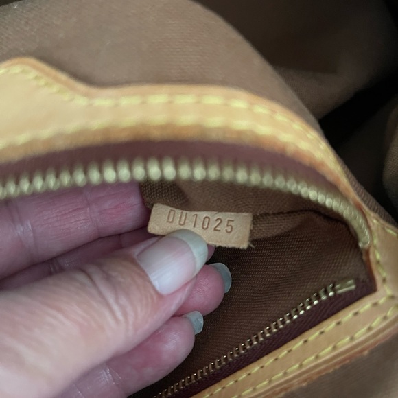 💯 Authentic Louis Vuitton Batignolles Horizontal Monogram Canvas  Bag - Picture 11 of 16